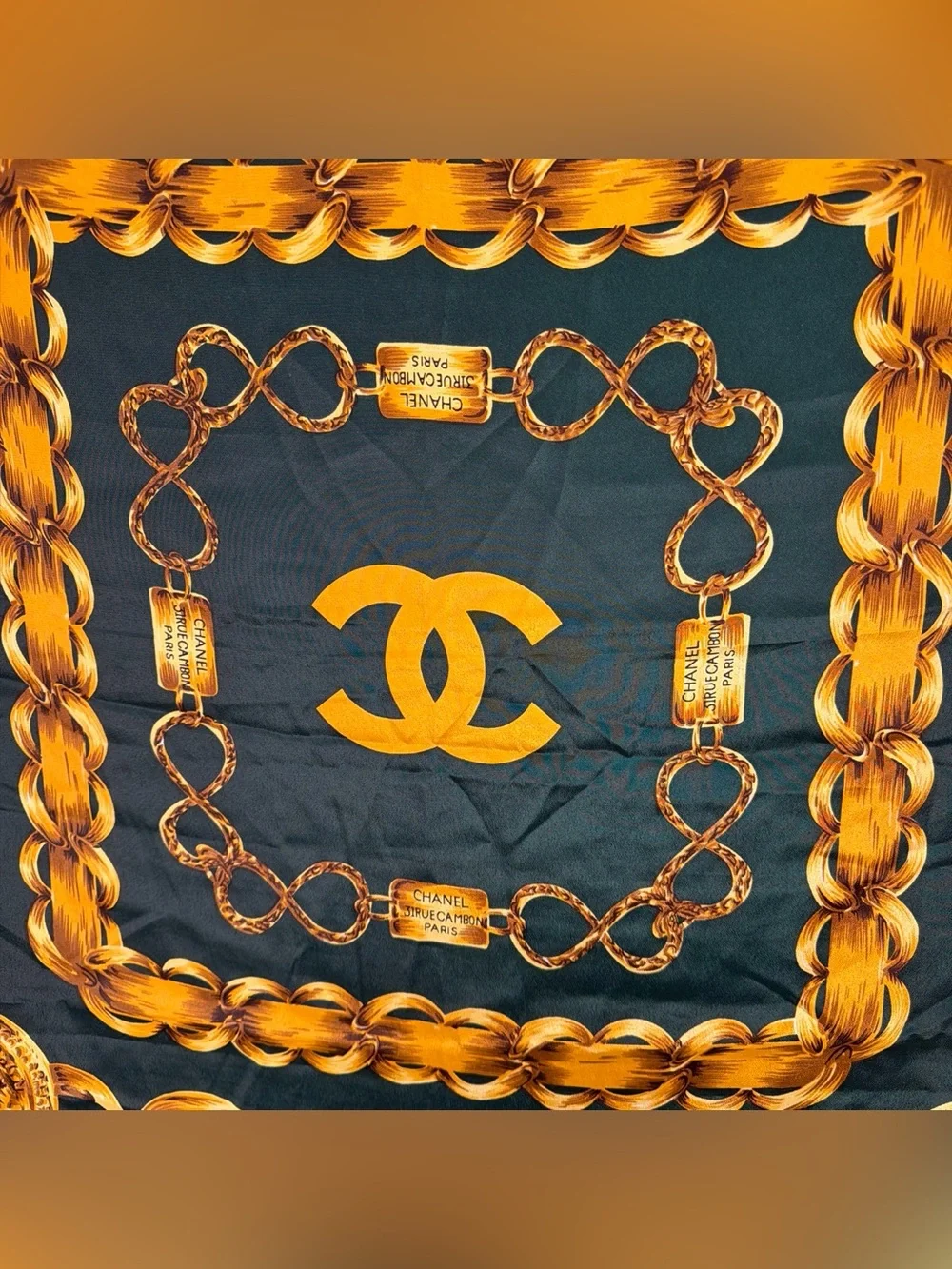 VINTAGE DESIGNER CHANEL 34x34 RUE CAMBON CHAIN CC SQUARE GREEN GOLD SILK SCARF - Picture 2 of 6